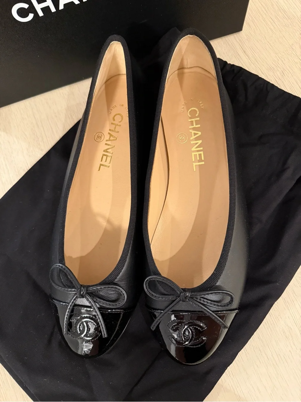 CHANEL Black Leather Cap-Toe Bow Ballet Flats